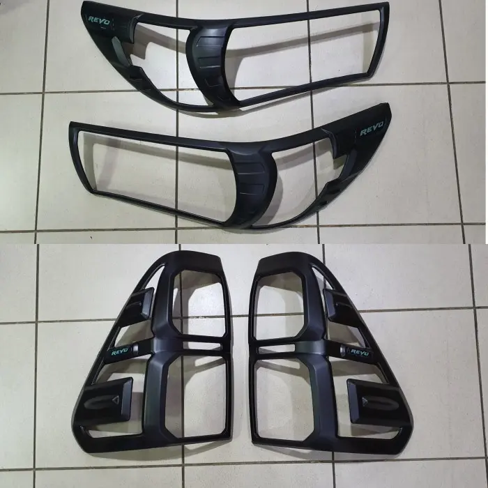 Paket garnish lampu hitam doff HILUX 2016.