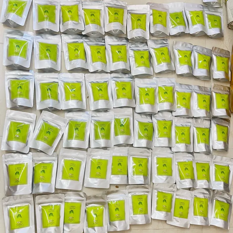 4 túi bột xanh kèm 1 túi & 1 chai thuỷ tinh, thướt dây 3