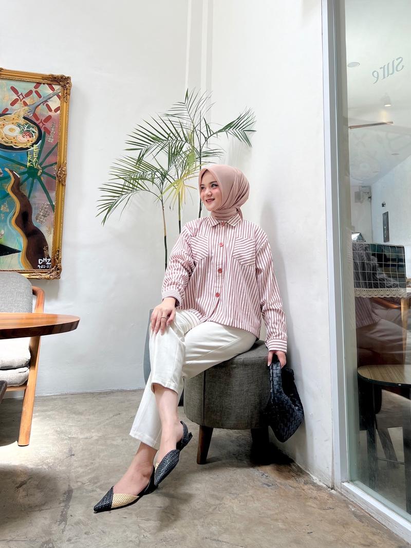 Product Introduction of Kemeja Crop Top Stripe Oversize Baju Wanita Motif Garis-Garis Fit Formal 7