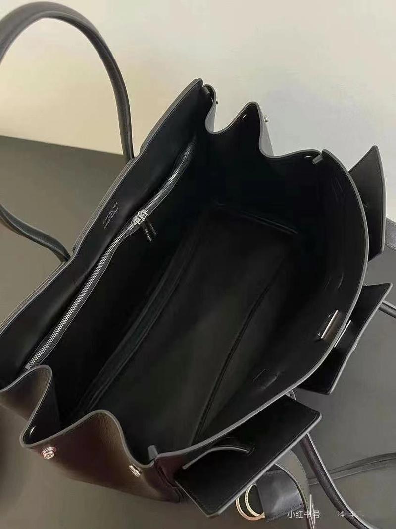 Product Introduction of 2025 New Roden Lock Tote Bag Large Capacity Neutral Motorcycle Wings Style Bag Leather Shoulder Bag Tote Bag 6