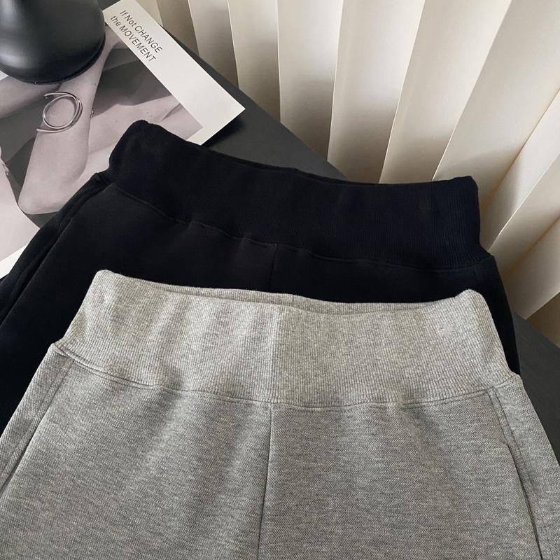 ￼[ Combo 2 quần ] Quần short nỉ ép nữ kiểu dáng thể thao, cạp chun co dãn, chất vải dày dặn mịn đẹp 5