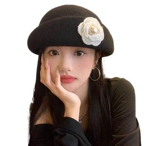 2025 พร้อมส่ง หมวกขนาดเล็กระดับไฮเอนด์ ฤดูใบไม้ร่วงฤดูหนาว สไตล์วินเทจหรูหราสไตล์ฝรั่งเศส หมวกผู้หญิง หมวกชาวประมง หรูหราเบา ดีไซน์ใหม่ที่ทันสมัย