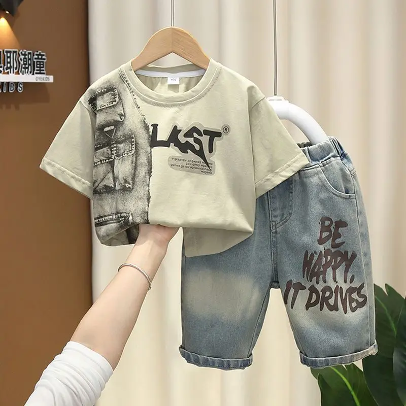 Bộ Đồ Mùa Hè Cho Bé Trai, Hàng Mới Về Năm 2025, Phong Cách Shuai Pu, Quần Áo Ngắn Tay Cho Trẻ Em, Thời Trang Phong Cách Phương Tây, Bộ Đồ Mỏng Hai Mảnh Mùa Hè Cho Bé