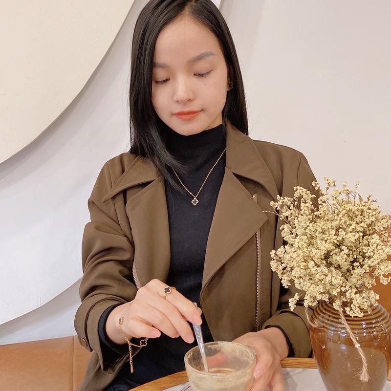 Set dây chuyền kèm bông tai hoa khế đen trắng mạ vàng 18K cực kỳ sang chảnh, bền màu không han gỉ 1