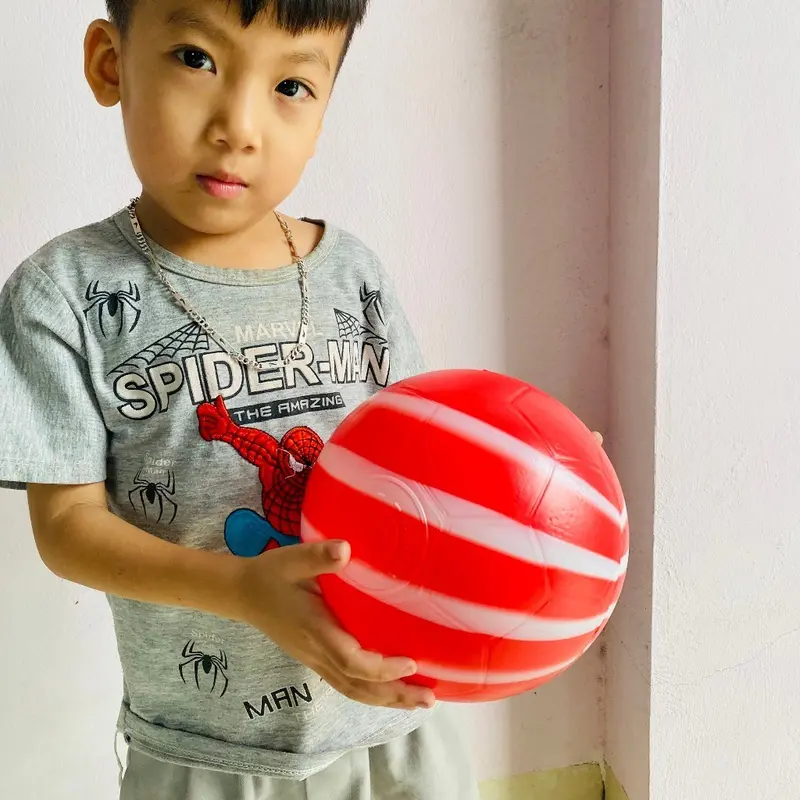 Bóng nhựa kẻ sọc 15cm-18cm Việt Nam cao cấp, bóng nhựa vận động đá bóng đồ chơi an toàn cho bé 1