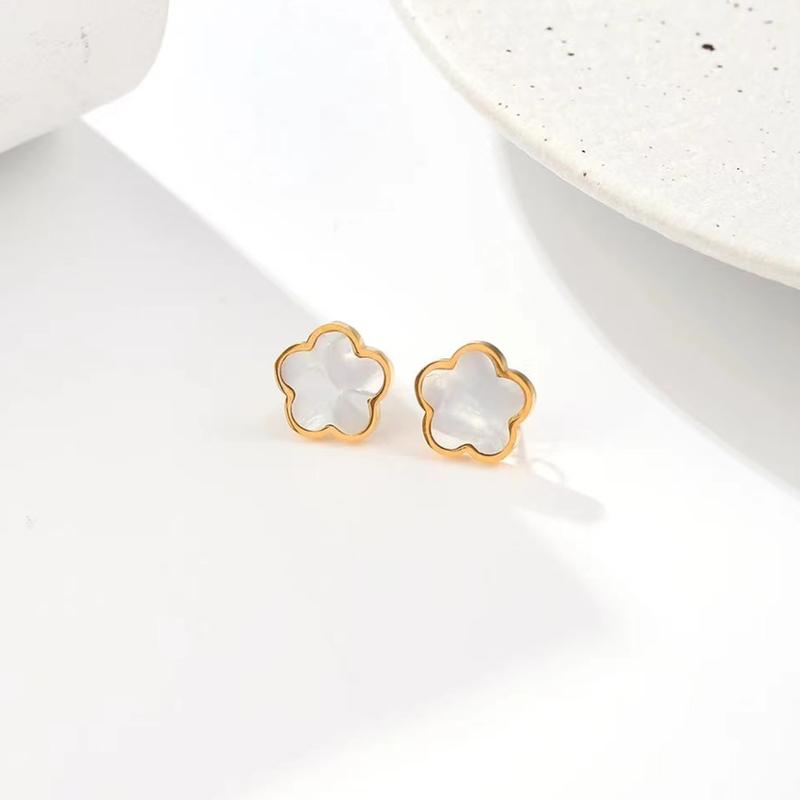 Product Introduction of Clover Earrings Are Hypoallergenic and Do Not Fade, Environmentally Friendly Women's High-end Ear Jewelry 1
