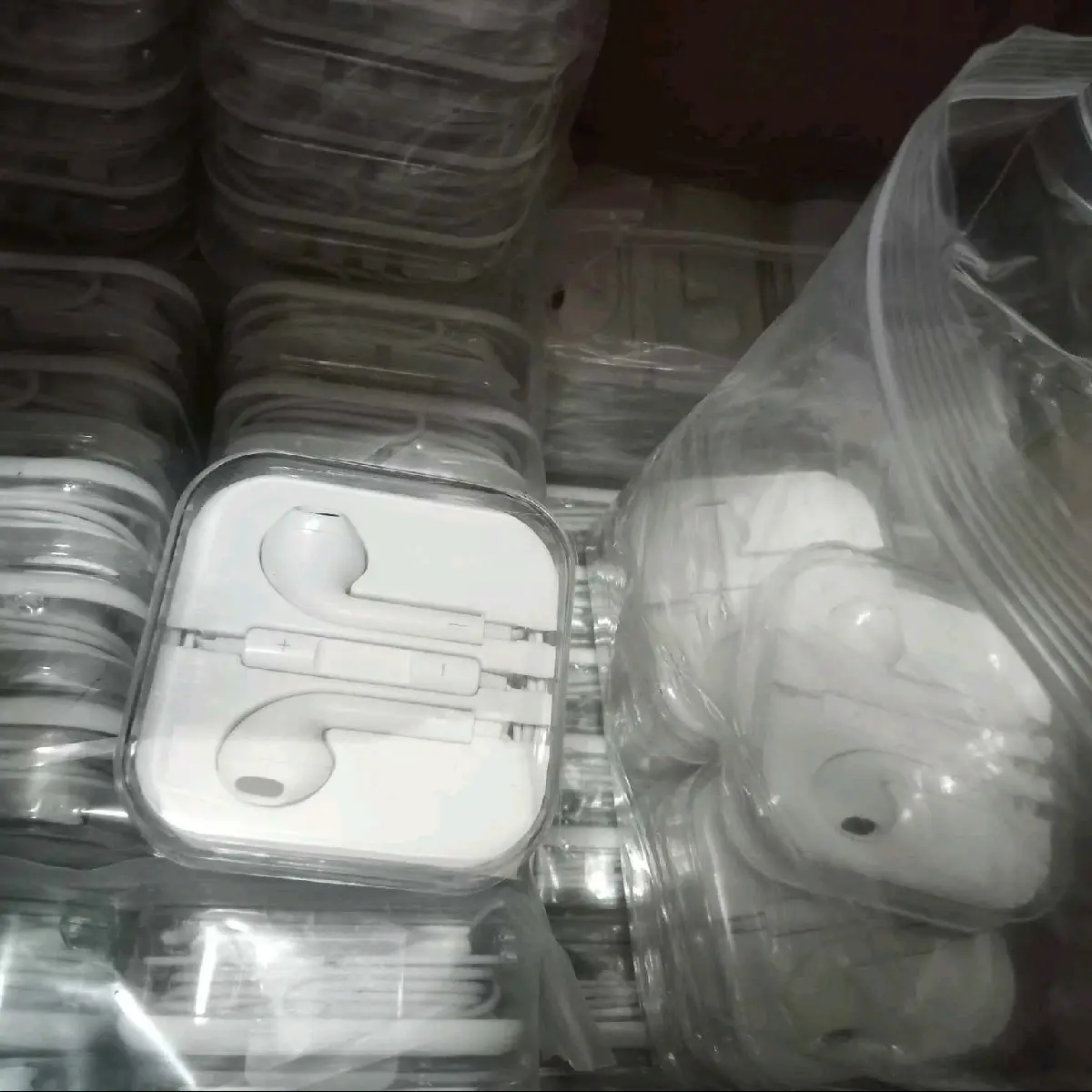 หูฟังสมอทอล์คกล่องขาวแพ็คส่งยกโหล12ชิ้นขายดี