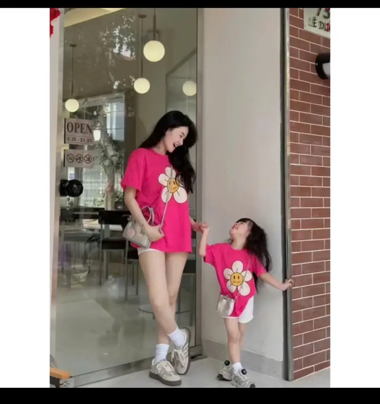 Áo thun gia đình màu hồng bông hoa xinh xắn, đủ size, co giãn tốt - Áo gia đình Nhân Uniform 4