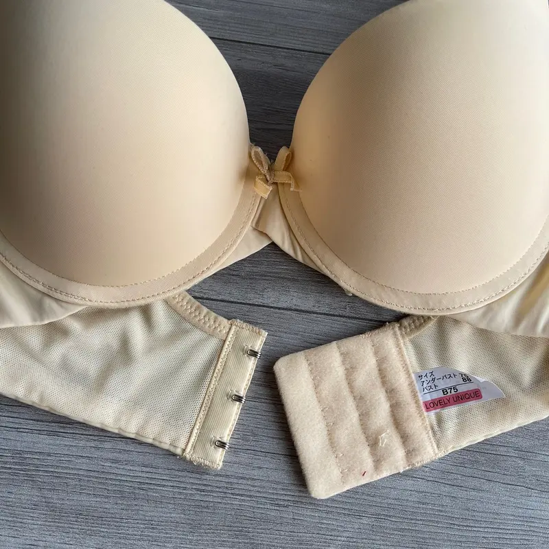 Áo Lovely Việt Nam 1134, có gọng, đệm vừa 2.5cm, lưng thun 3 móc co dãn dễ chịu dành cho vòng 1 vừa và hơi bé Bra Tua Rua 8