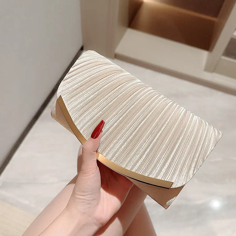 Clutch nữ vải nhún kèm quai xích đeo chéo sang chảnh BAG U CNH16 Kem Women Nhung 0