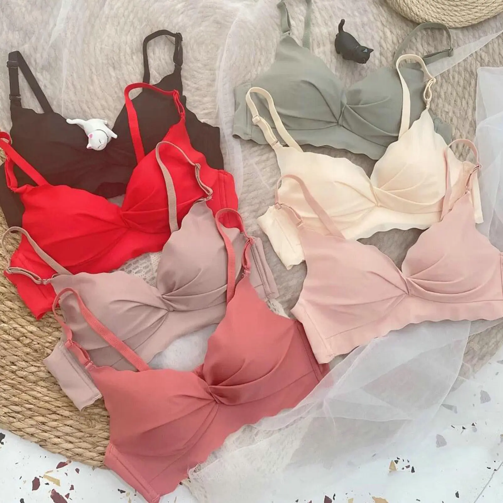 Comfort Seamless Bra Women Small Chest Gather Non-wired Bra Push Up Bra Anti-Sagging Lingerie