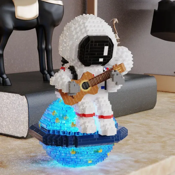 Nano Block Astronaut Model DIY Balok Mainan Anak Susun LED Gift
