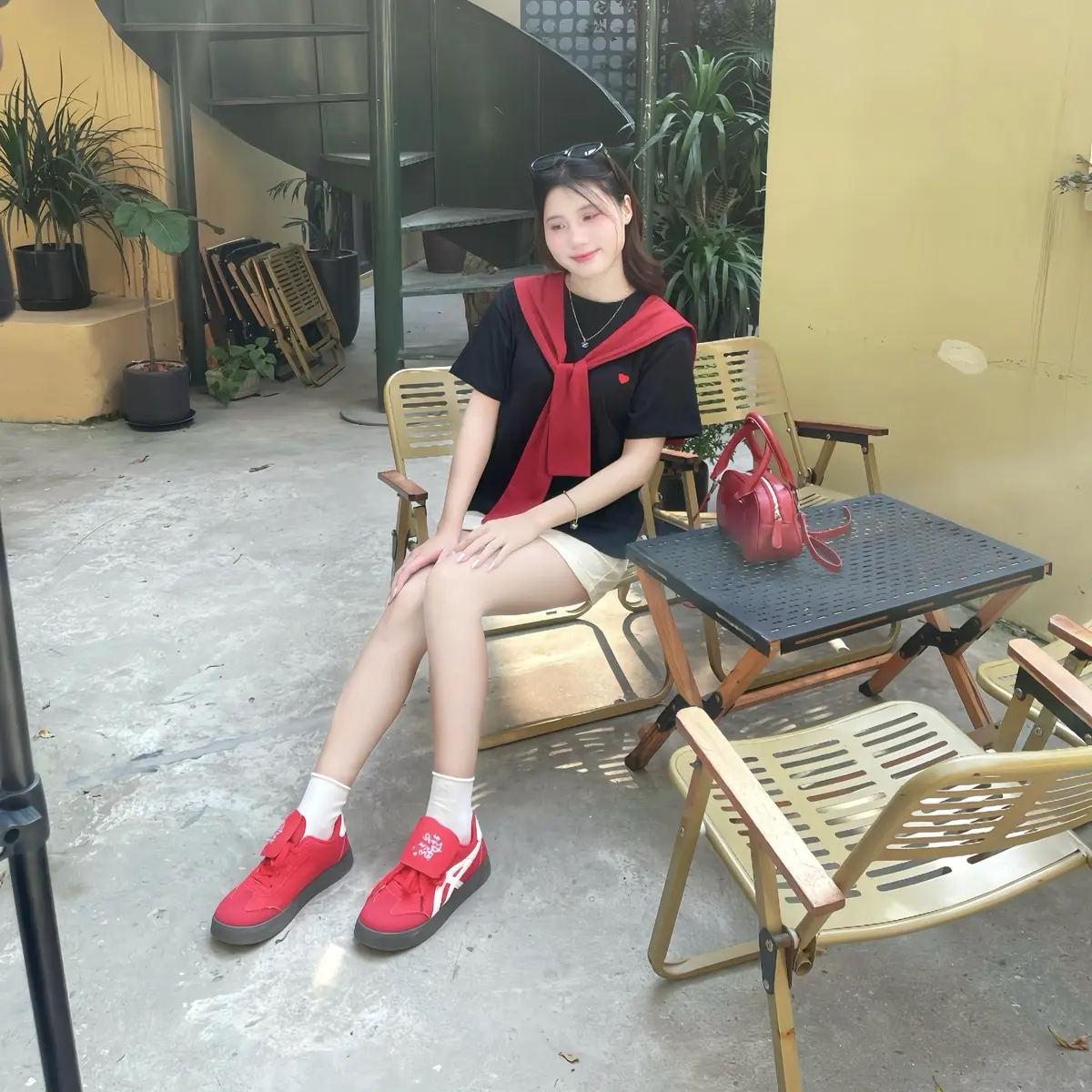 Áo phông thêu tim buộc khăn chất cotton thấm hút  Cổ Tròn Nữ Top Women
