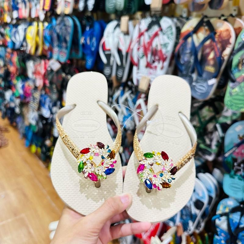 DÉP HAVAIANAS NỮ KT GOLD ĐẬM MỚI MIX PHỤ KIỆN . THIÊN TRANH. CAO SU . NGOÀI TRỜI DéP Giày