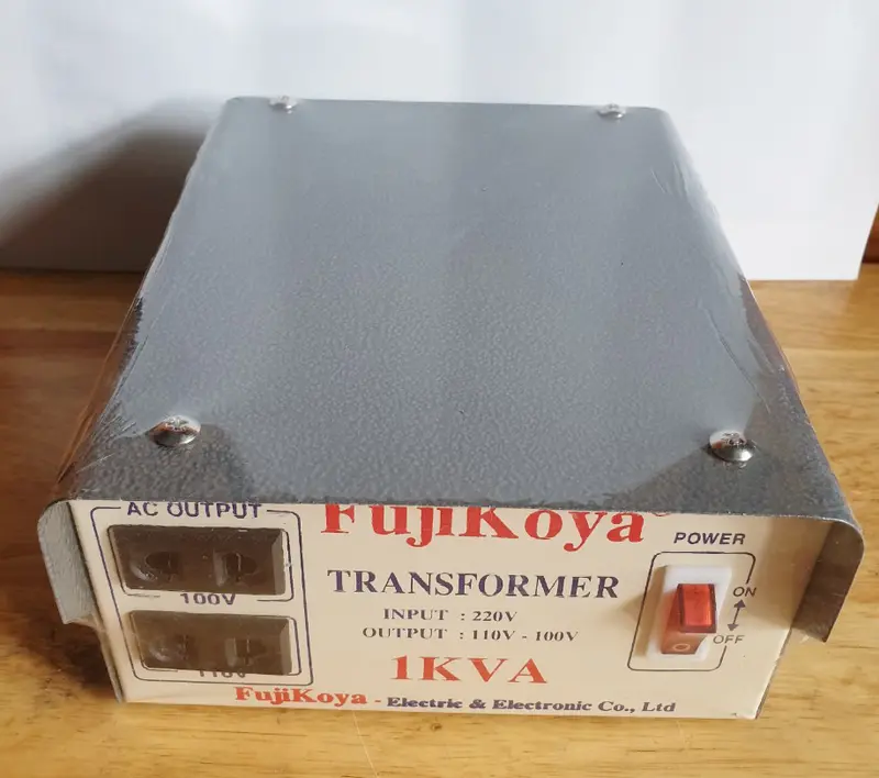 Biến Áp Sắt Treo Tường Công Suất 1KVA FujiKoya. Input 220V- Output 120V-100V 3