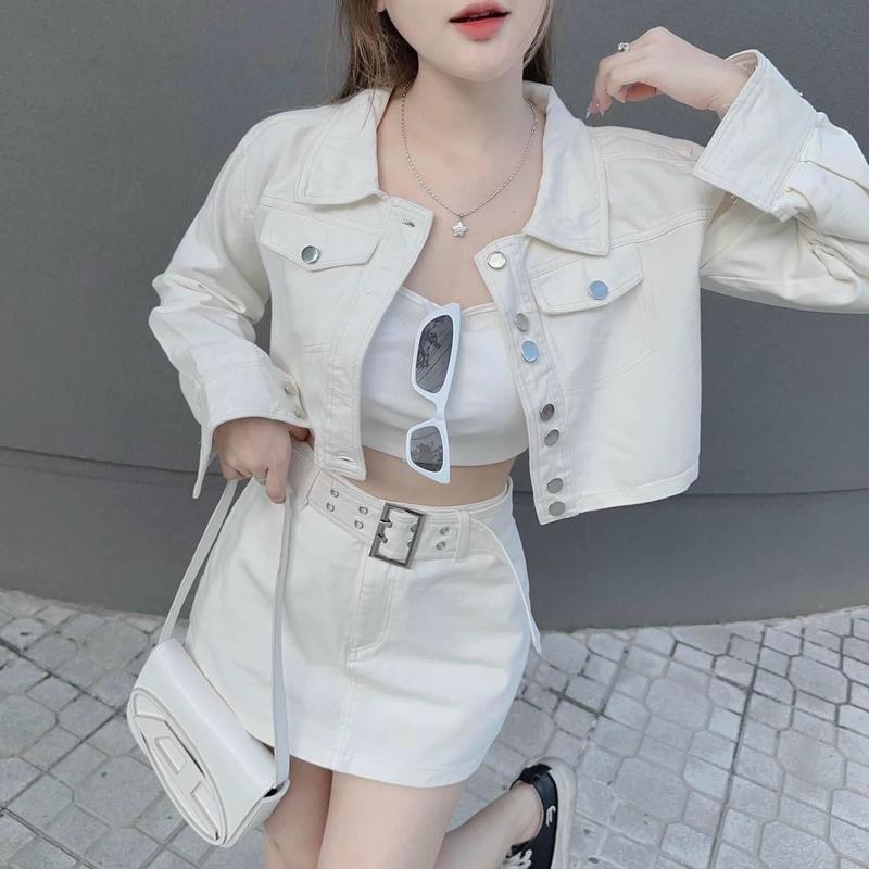 Sét bộ nữ dễ thương áo khoác kiểu tay dài đóng cúc có áo lót kèm chân váy ngắn có đai vải kaki Kem Top Màu Trắng