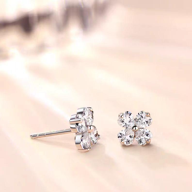 Product Introduction of Full Diamond Four Leaf Clover Ear Stud Female Simple Earrings for Birthdays and Valentine's Days Gift 6