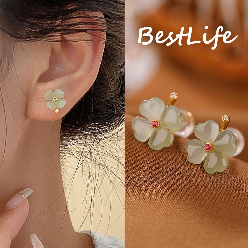 1 Pair Charming Green Jade Leaf Stud Earrings Female Elegant Plant Design Earstud Accessries 0