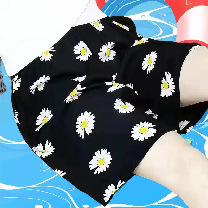 Quần short  cùng với hoạ tiết hoa dễ thương đẹp mắt, mặc thoải mái 6
