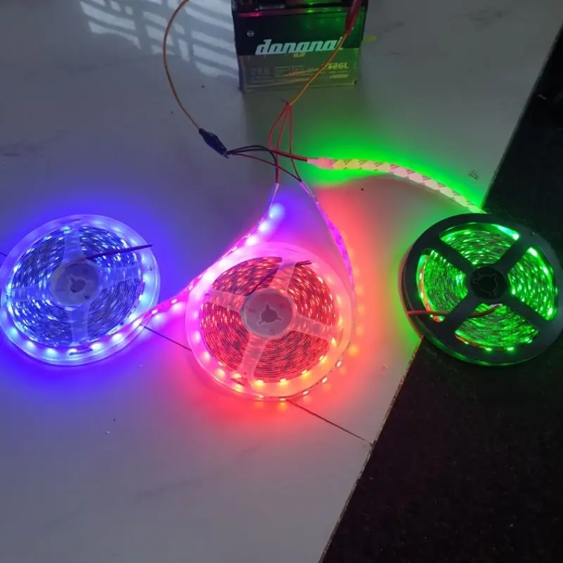 [dài 5 mét] dây led 5050 ip20 điện 12V DC sẵn keo dán màu xanh dương đỏ xanh lá 0