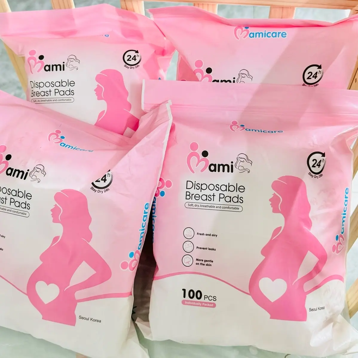 MIẾNG LÓT THẤM SỮA MAMI dùng mãi ko lo hết  100m  Công dụng: Thấm hút sữa thừa khi mẹ không cho bé bú, tránh sữa chảy ướt áo gây khó chịu hoặc làm mẹ mất tự tin khi đi ra ngoài   Thấm sữa Mami có đặc điểm nổi trội là khả năng siêu thấm hút