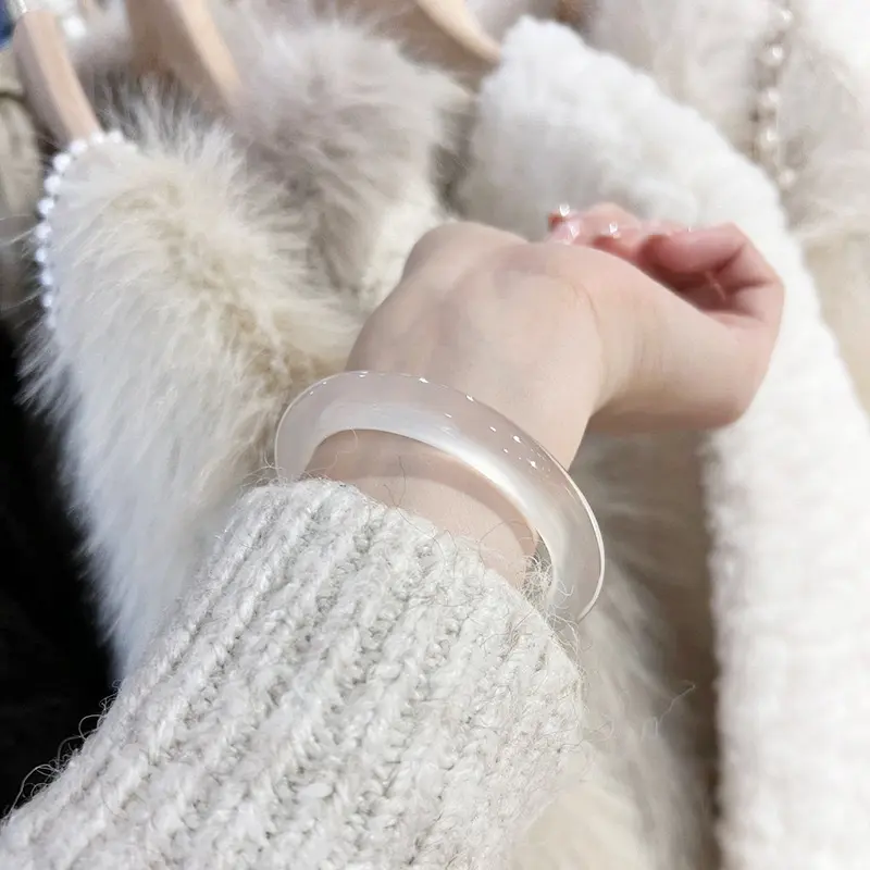 Vòng Tay Ánh Trăng Trắng Chalcedony Giả, Trong Suốt Như Băng, Ngọc Bích Giả Như Mã Não, Vòng Tay Bar Tròn Thạch Dứa, Hàng Mới Về Năm 2024