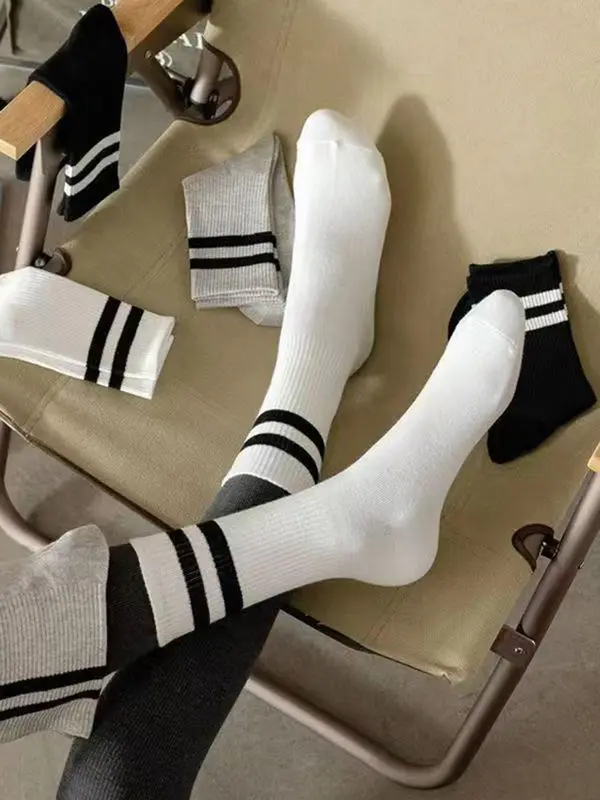 Unisex's Stripe Pattern Mid-Calf Socks, Vintage Trendy Casual Comfortable Breathable Socks for Daily Wear, Soft Socks for Men & Women 1
