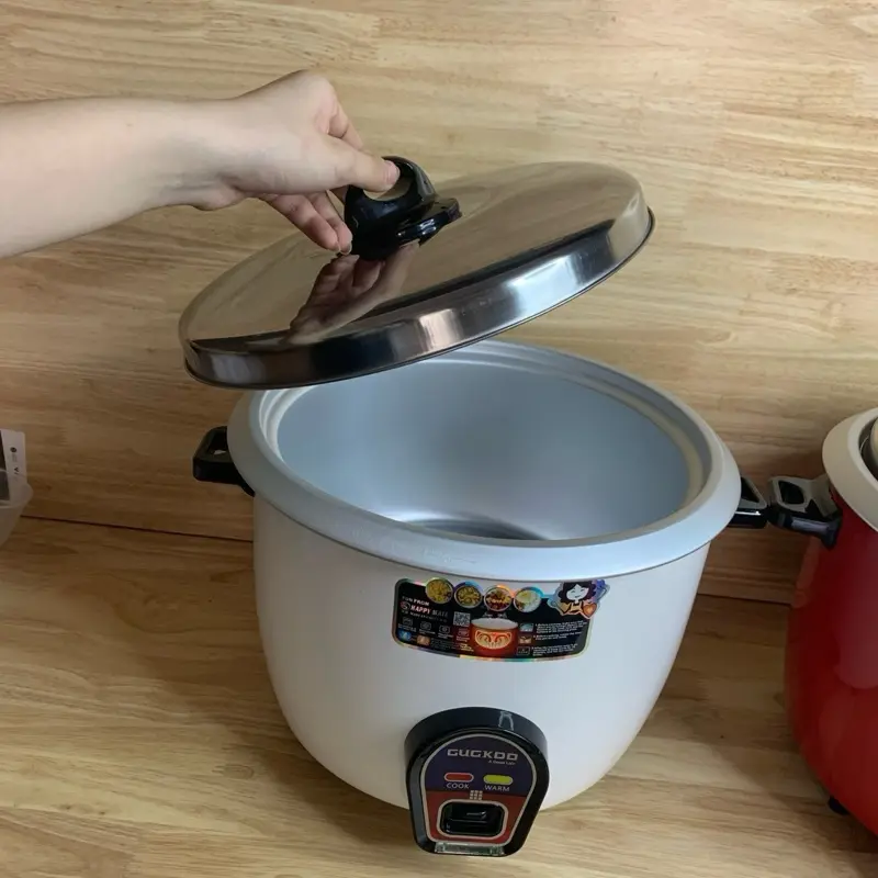 Nấu cơm , nấu canh và các món ăn rất tiện lợi . 3L , 1000W , nắp rời tiện lợi 7
