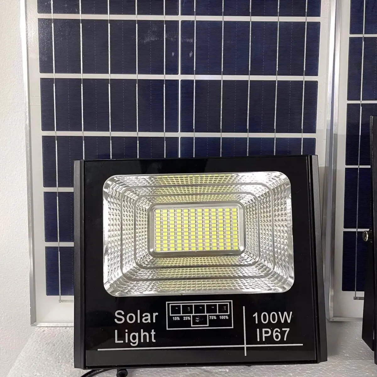 Đèn Pha Năng Lượng Mặt Trời 100W