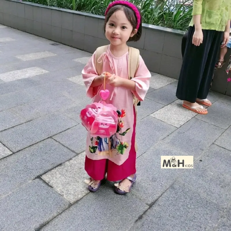 Bộ Áo dài truyền thống cho bé gái cao cấp đũi nhăn và gấm - Thương hiệu uy tín, tặng kèm bờm tóc tone suit tone - Sandal 6