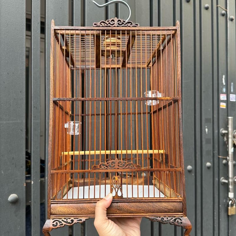 MS7- Lồng chim khuyên/hút mật gỗ muồng hoa văn, chạy chỉ đôi 25x42cm (Ráp Sẵn)