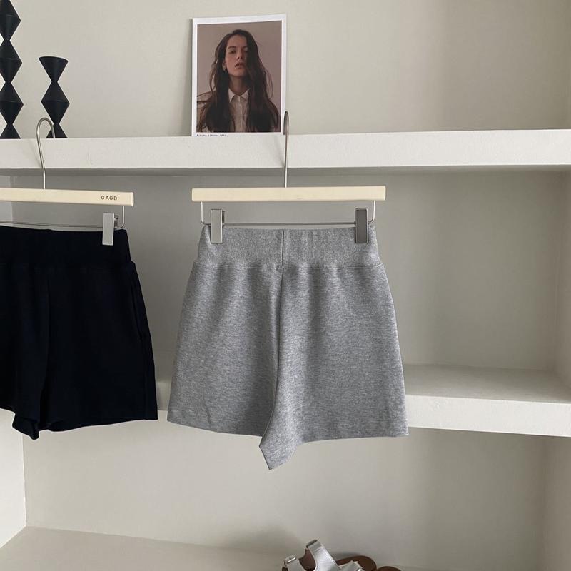 ￼[ Combo 2 quần ] Quần short nỉ ép nữ kiểu dáng thể thao, cạp chun co dãn, chất vải dày dặn mịn đẹp 1