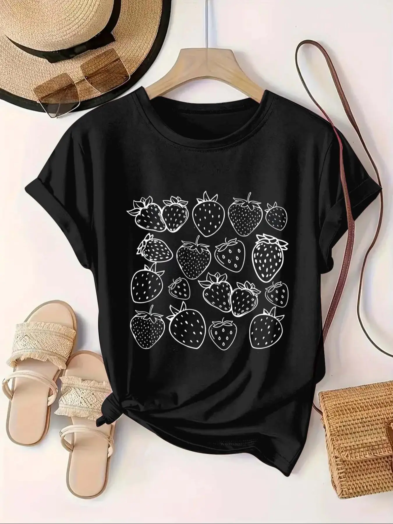 【Plus Size】 Strawberry Pattern Round Neck Tee, Casual Letter Print Short Sleeve T-shirt for Daily Wear, Women Plus Clothing for All Seasons, Top