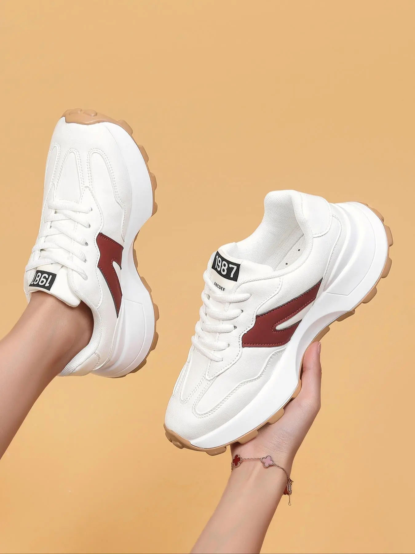 Women's Fashion Letter Patched Design Lace Up Front Low Top Sneakers, Casual Comfortable Sports Running Shoes, Female All-match Round Toe Shoes for Daily Wear
