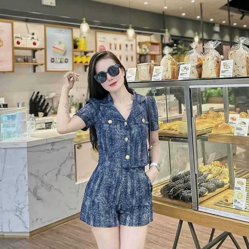 Bộ Bò Co Giãn Áo CỔ VEST Cúc Đồng , Quần Sooc Có Túi Chéo Sang Trọng Lịch Sự Nữ Women 4 Size SMLXL(40/65kg)