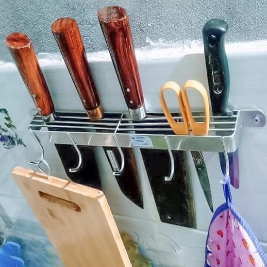 Giá kệ INOX cài dao thớt Có móc treo kèm vít lở tiện lợi