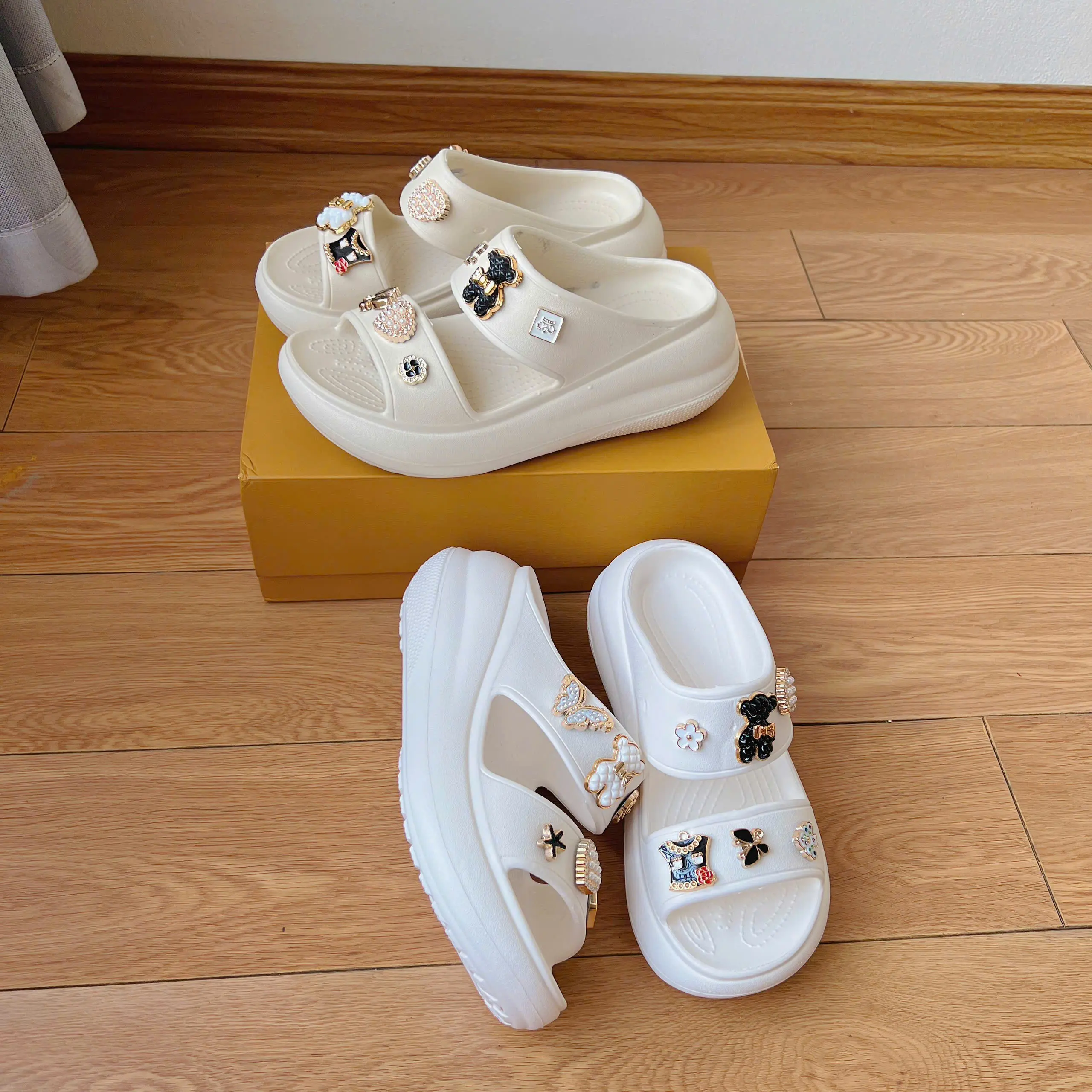Dép nữ quai ngang 2 quai đế cao 6.5cm tặng kèm sticker Gấu tim (318) - Sandal 2 quai gắn Charm gấu tim - DéP, Women, Slipper Shoes GiàY