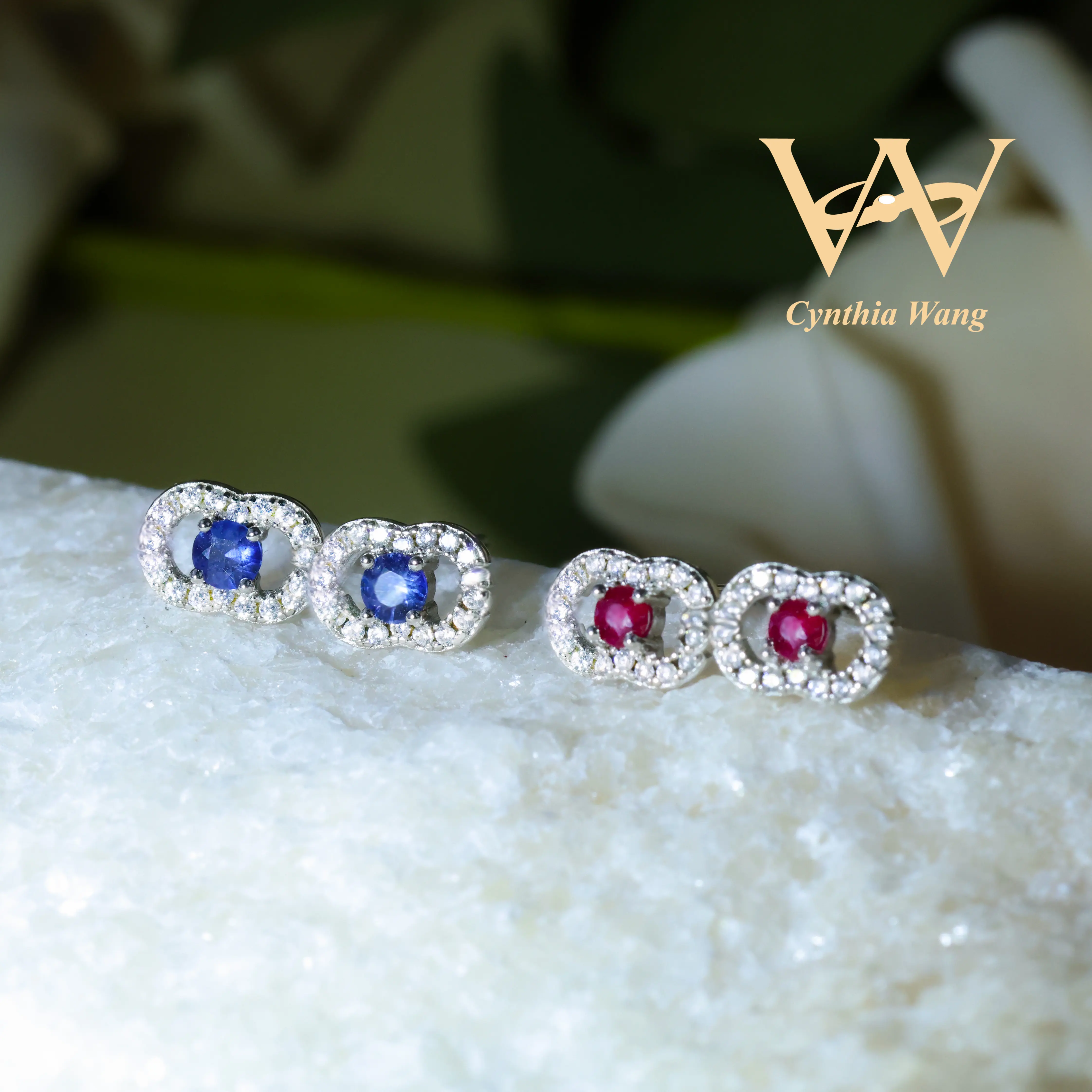 【#493】Cynthia Wang 'Alice's Tea Party' Ear Studs Earrings 3mm RU