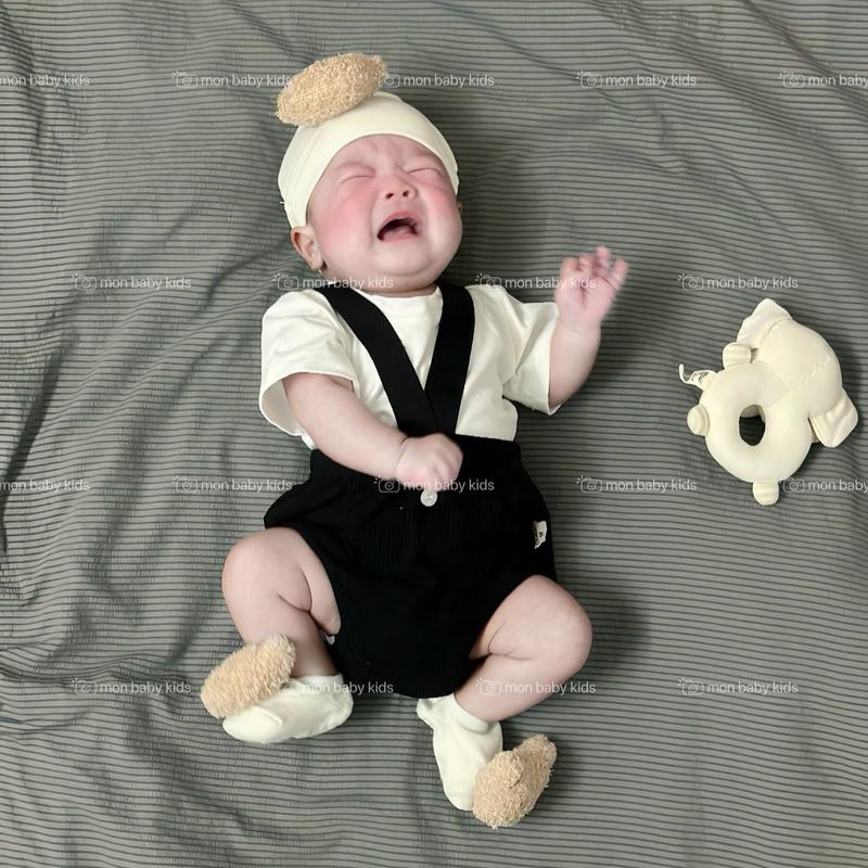 Mon Kids Baby Set yếm tăm đen + áo + mũ tất cho bé trai bé gái 3-12kg chất liệu tăm cotton màu sắc trắng đen khủng long nút