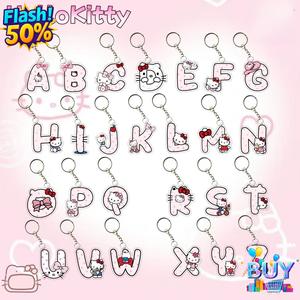 จี้ตัวอักษรสไตล์คิตตี้แมว, จี้กระเป๋าเป้นักเรียนพร้อมสต็อก, ตัวอักษรสร้างการ์ตูนน่ารัก, เหมาะสำหรับผู้ชายและผู้หญิง, ราคาไม่แพงและหรูหรา, สไตล์คู่รัก, เครื่องประดับพวงกุญแจ, ปี 2025