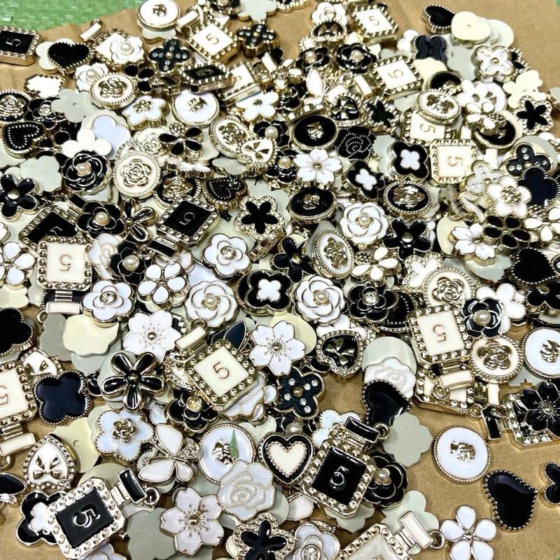  SET 20 JIBITZ STICKER CHARM GIẢ KIM GẮN DÉP CROSS DÉP SỤC  ĐÃ GẮN NÚT  