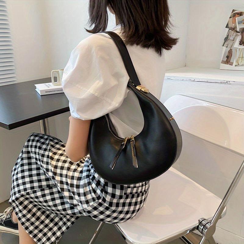 Product Introduction of Classic Design Ladies Crossbody Shoulder Bag Textured And Atmospheric Ladies Bag Simple Zipper Solid Color Crescent Bag Large Capacity Retro Handbag PU Leather Underarm Bag 19