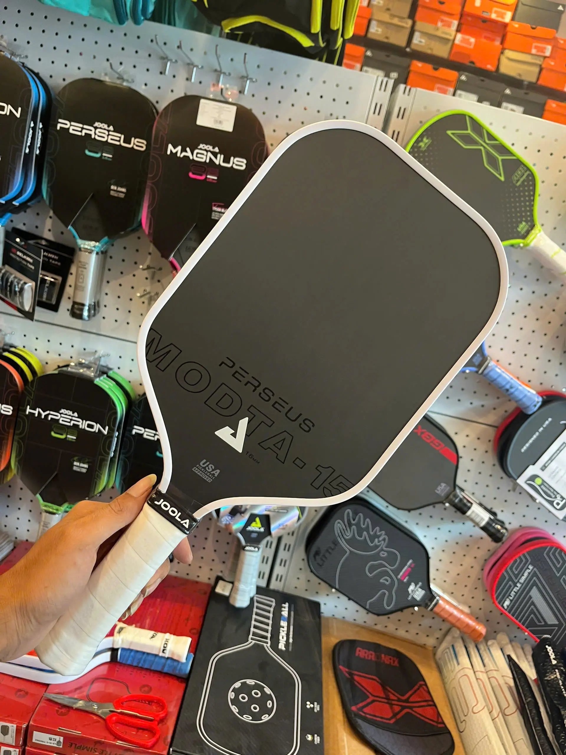 Vợt Pickleball Joola Mod TA -15 Pro hàng siêu cấp carbon, có chữ ở viền và logo ở đuôi cán - Tặng 2 quấn cán cao cấp Sport Nam Nữ