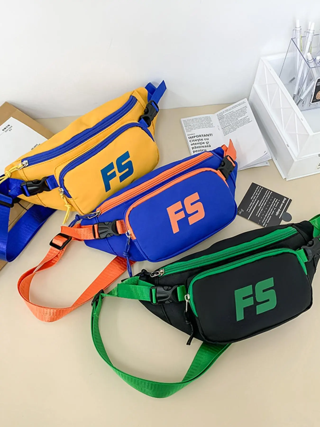 Fashionable Lightweight Fanny Pack, Large Capacity Wear-resistant Lightweight Sling Bag, Casual Versatile Chest Bag for Women & Men
