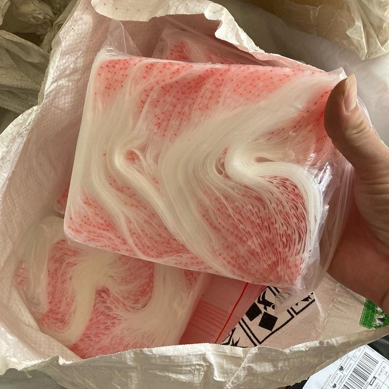 1kg túi zip chỉ đỏ . có kích thước 6×8,5cm đựng nước chấm và thuốc tây chia liều 5