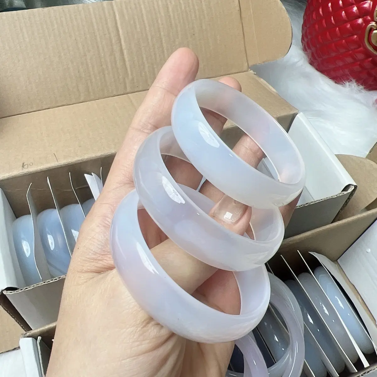 [HCM] VÒNG TAY ĐÁ MÃ NÃO TRẮNG BẢN HẸ SIZE 52-54 - TÀI LỘC, MAY MẮN CHO NGƯỜI MỆNH KIM, THỦY, THỔ