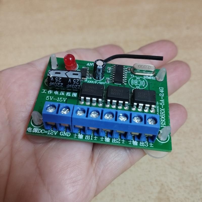 Mạch thu phát HS06B-50 sóng 2.4G điều khiển 3 động cơ nguồn 6V đến 15V 3