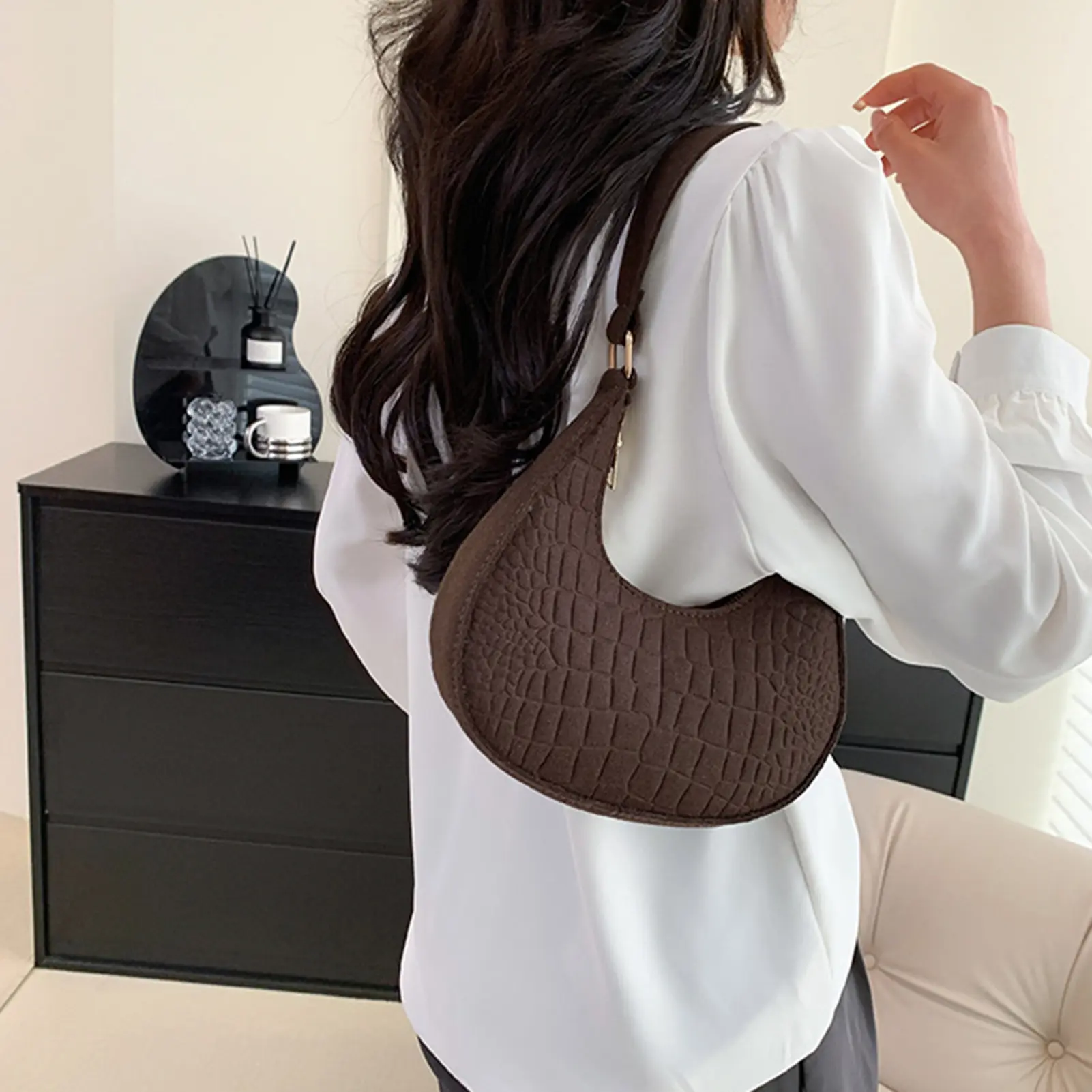 (COSEFTOWAR) Trendy Moon Shape Shoulder Bag With Stylish Chain Strap Underarm Bags Show Your Personality And Taste