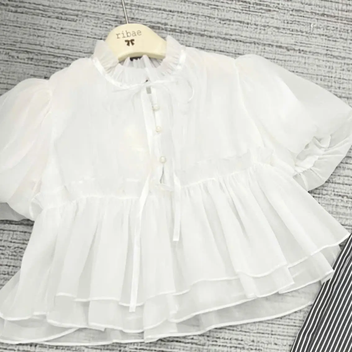 Áo babydoll tơ croptop bồng bềnh màu trắng