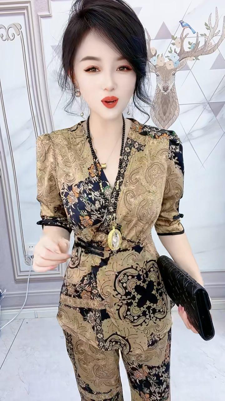 Product Introduction of Bộ Đồ Thời Trang, Hàng Mới Về Mùa Hè, Phong Cách Cổ Điển Nút Cổ Chữ V, Áo In Họa Tiết Thanh Lịch, Quần Ống Rộng, Bó Sát, Bộ Hai Mảnh 10